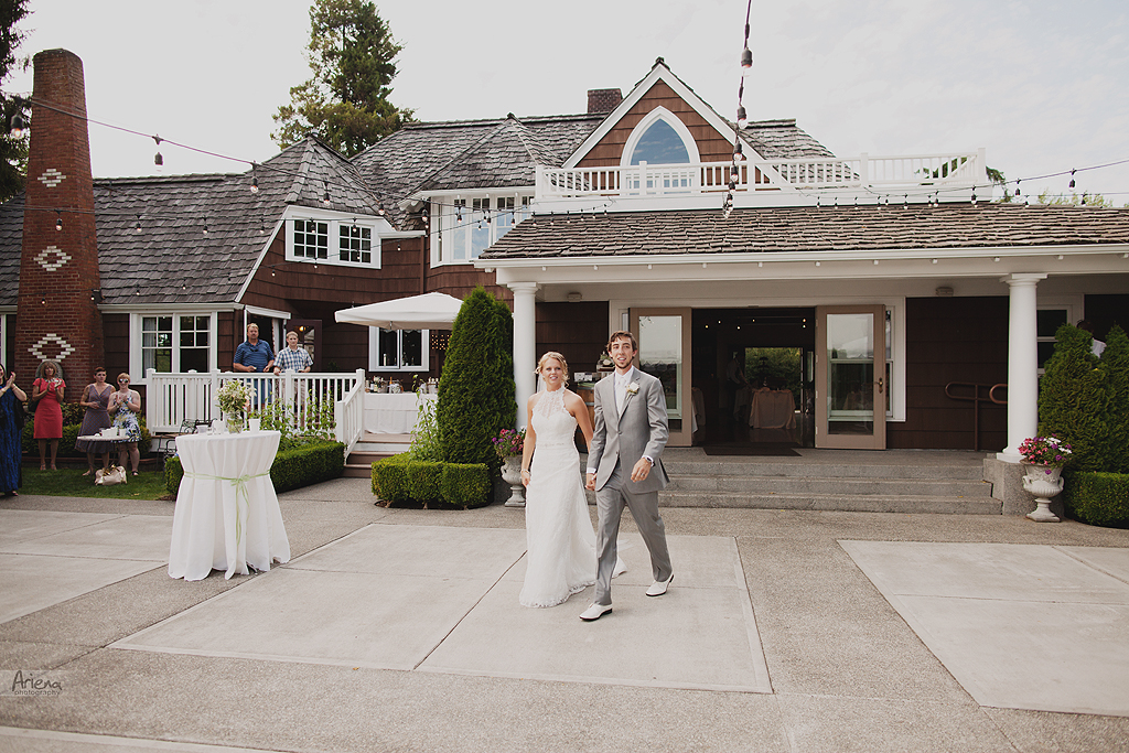 Elegant summer wedding at Laurel Creek Manor. Sunny day in Seattle, PNW with lot of green classic details