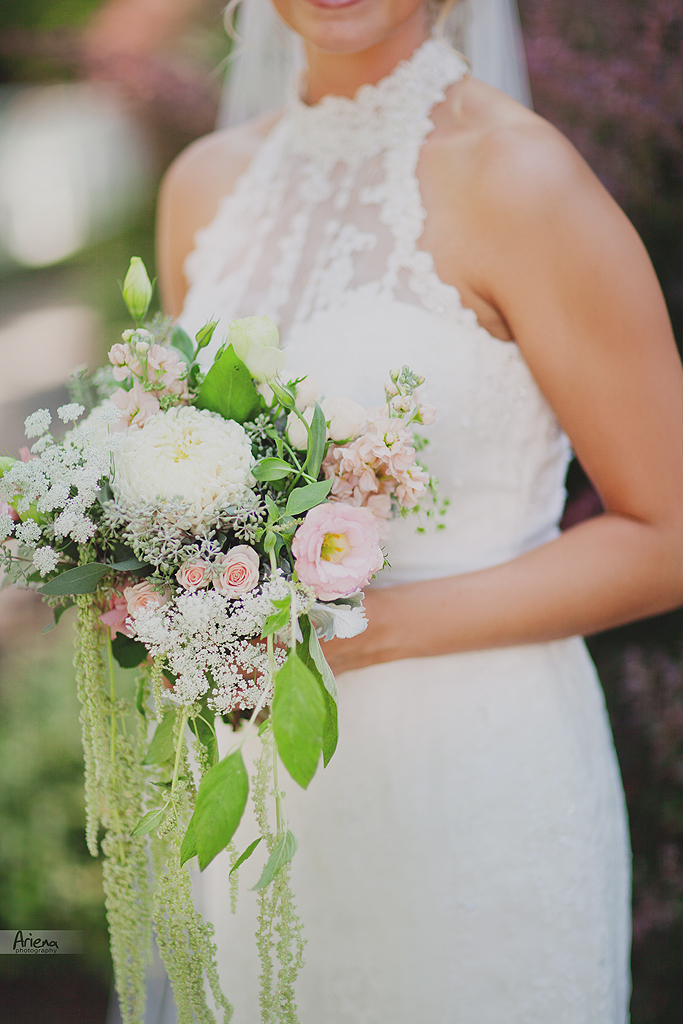 Elegant summer wedding at Laurel Creek Manor. Sunny day in Seattle, PNW with lot of green classic details