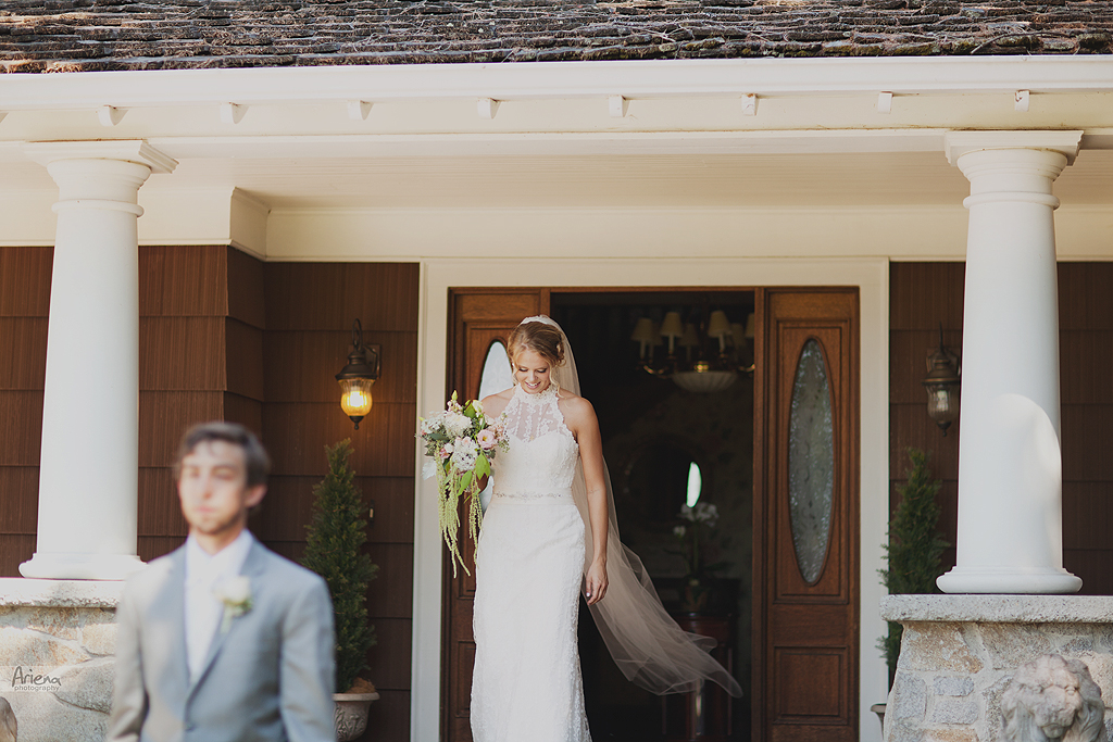First look. Elegant summer wedding at Laurel Creek Manor. Sunny day in Seattle, PNW with lot of green classic details