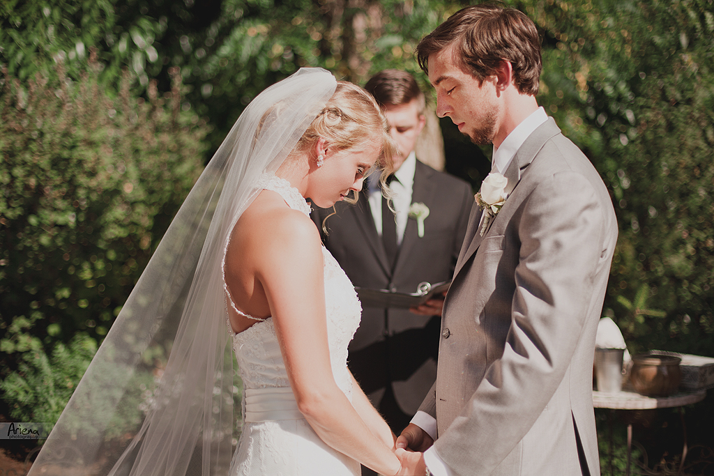 Ceremony on elegant summer wedding at Laurel Creek Manor. Sunny day in Seattle, PNW with lot of green classic details