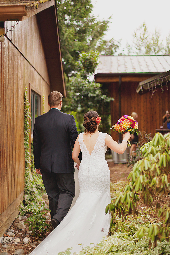 Backyard PNW wedding with Brazilian details. Multicolored bridesmaids and DIY details