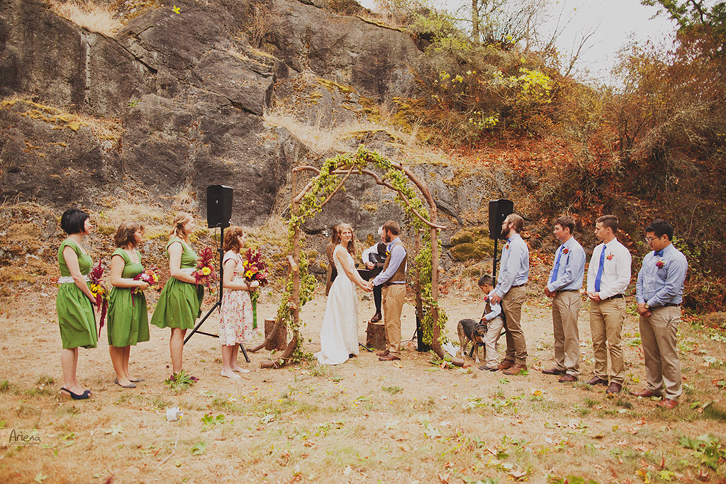 Intimate DIY wedding in Mount Vernone, Skagit Valley. Vintage rustic style wedding day. Fall colors, greenery and rocks. 