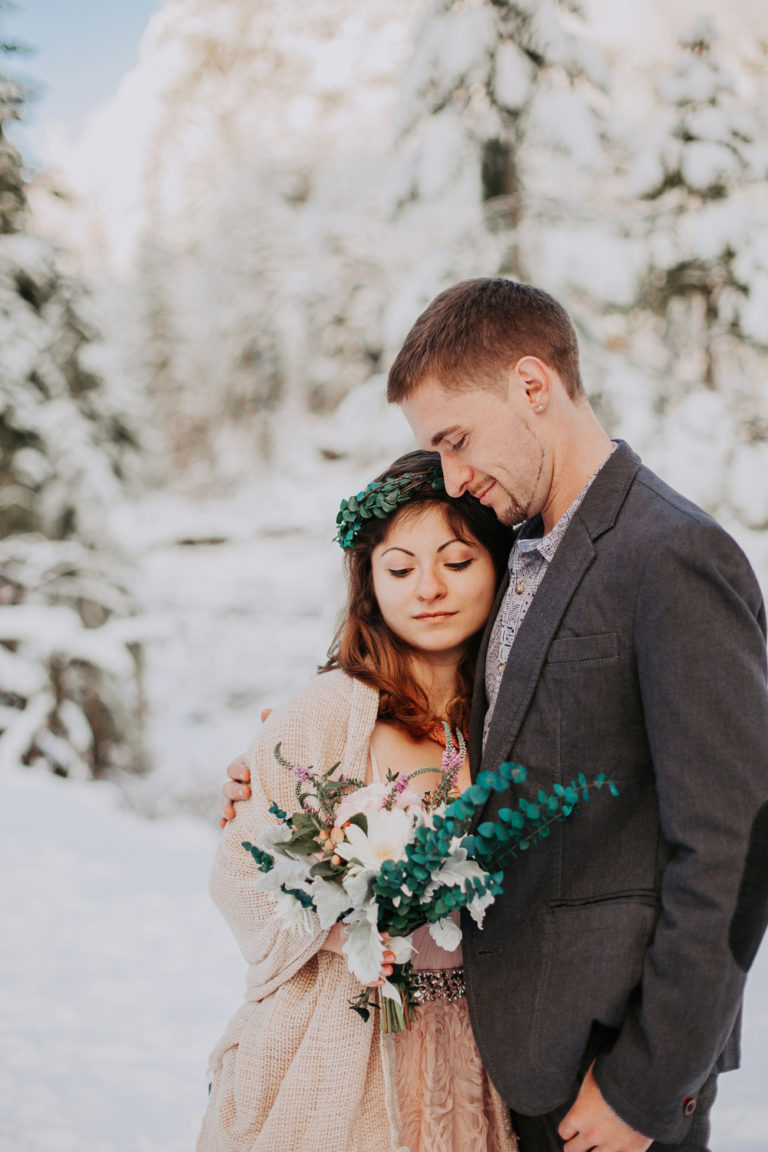 Elopement at Mount Rainier in winter at sunset time. Golden hours and snow in Rocky Mountains