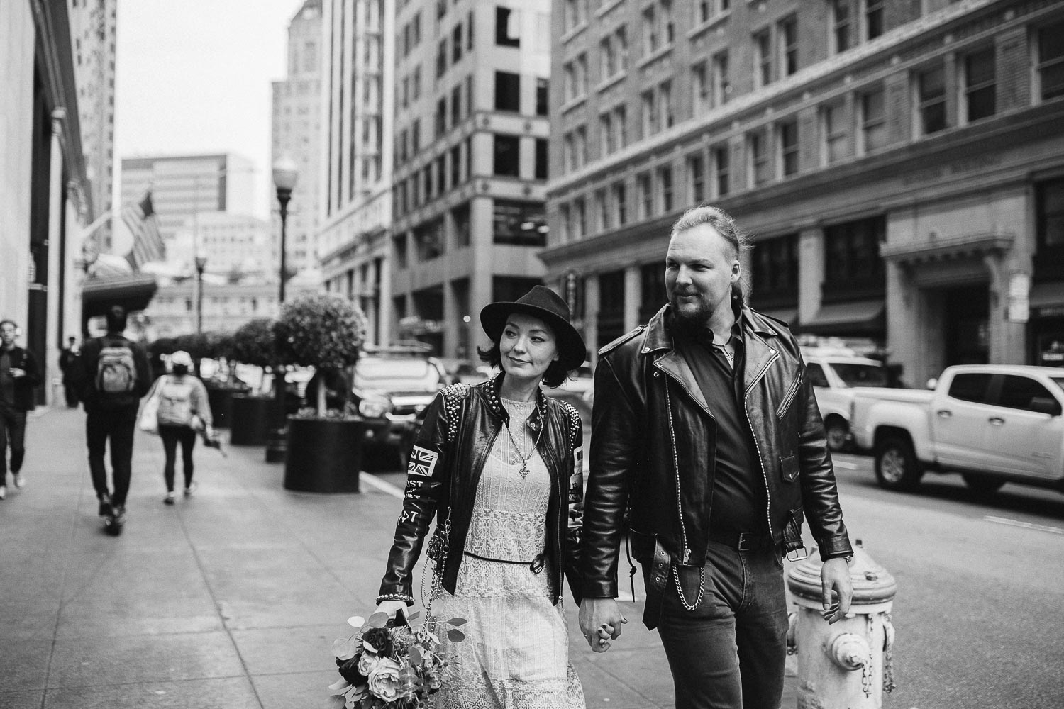 Rock'n'Roll elopement in San Francisco Downtown. Hard Rock bikers wedding. Leather jackets and biker boots