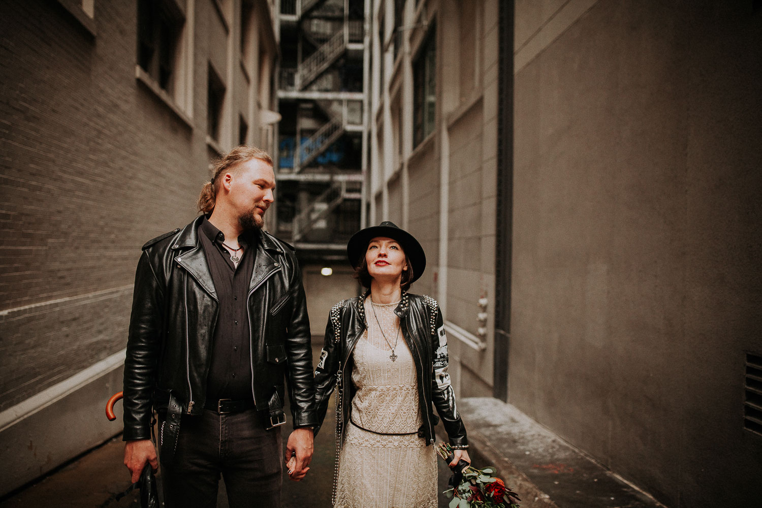Rock'n'Roll elopement in San Francisco Downtown in rainy weather. Hard Rock bikers wedding. Leather jackets and biker boots.